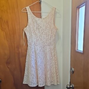 Chic Lace Sleeveless Mini Dress